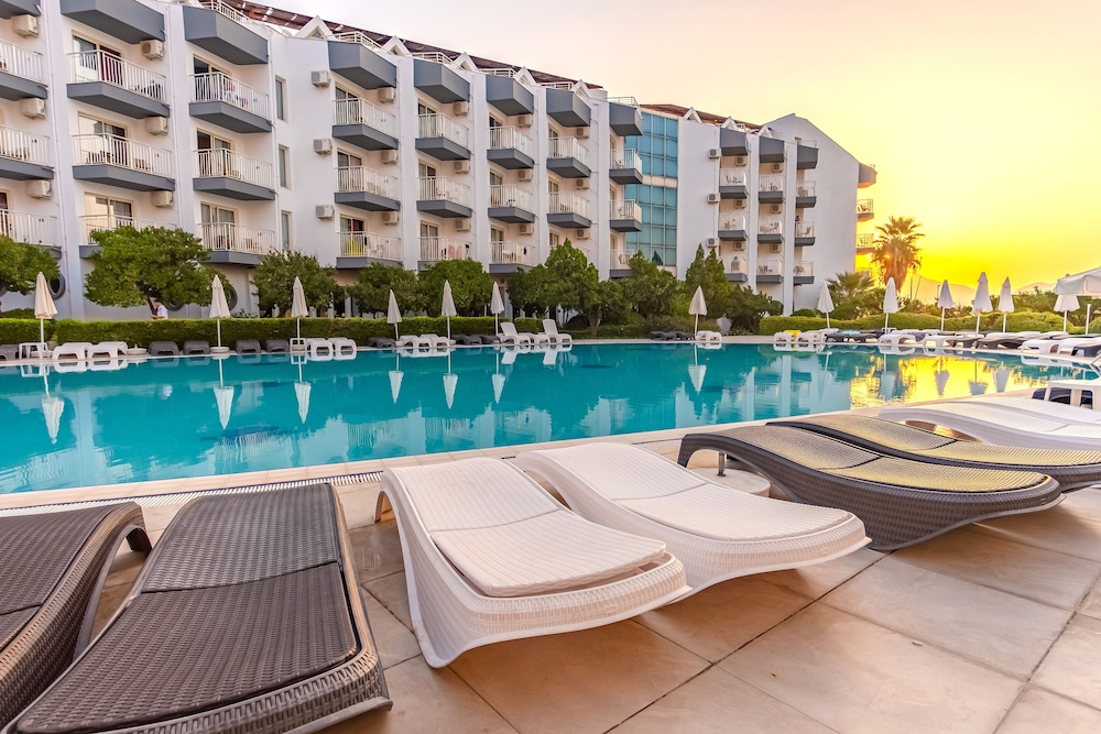 Caprice Beach Hotel 7/67