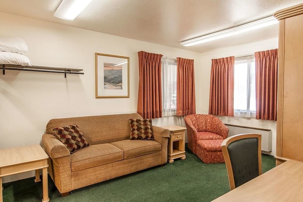 Econo Lodge 22/29