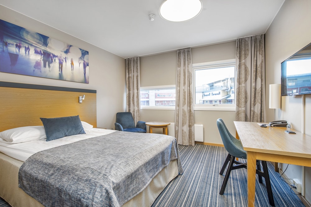 ROOM, DOUBLE BED, SMALL
