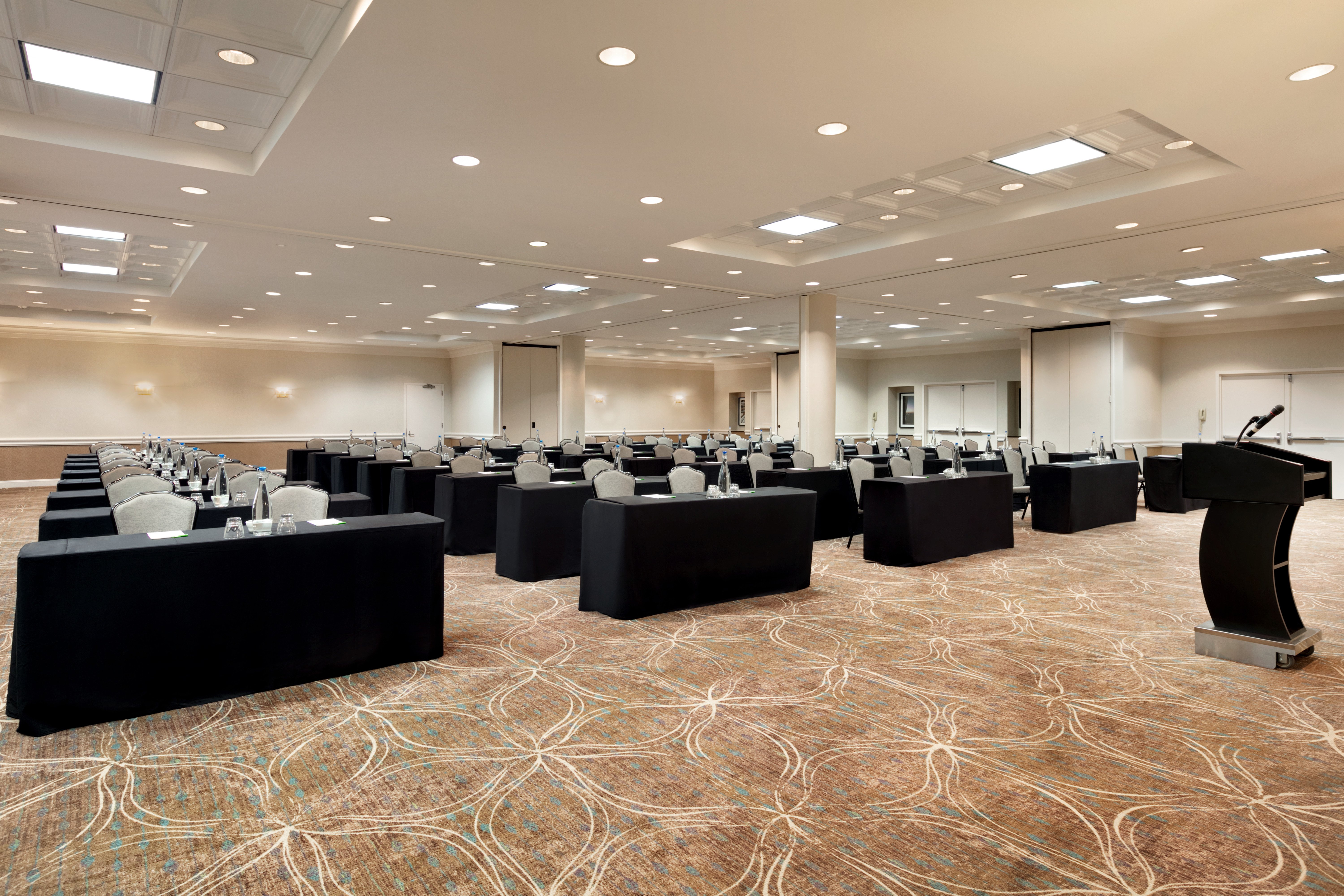 Holiday Inn Washington Dulles Intl Airport 27/33