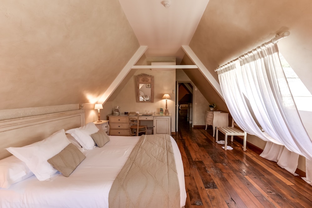Apartment, Double and Twin Beds