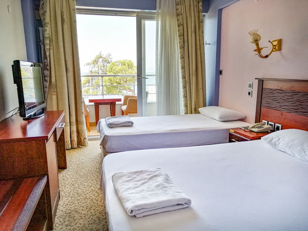 Lake Life Hotel 16/50