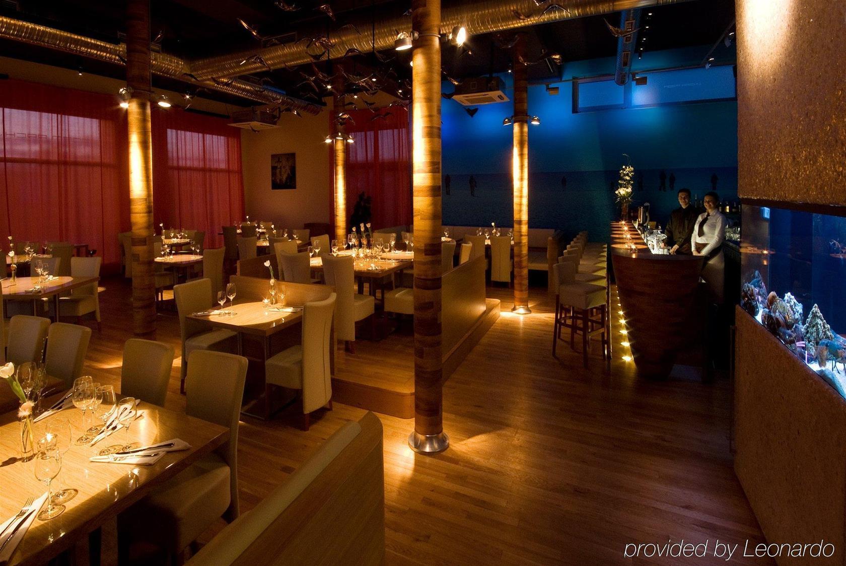 RESTAURANT AND DESIGN HOTEL NOEM ARCH 45/54