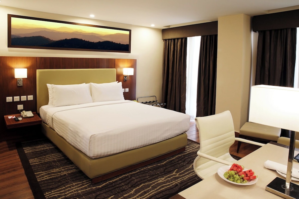 Avari Xpress Gilgit 27/37