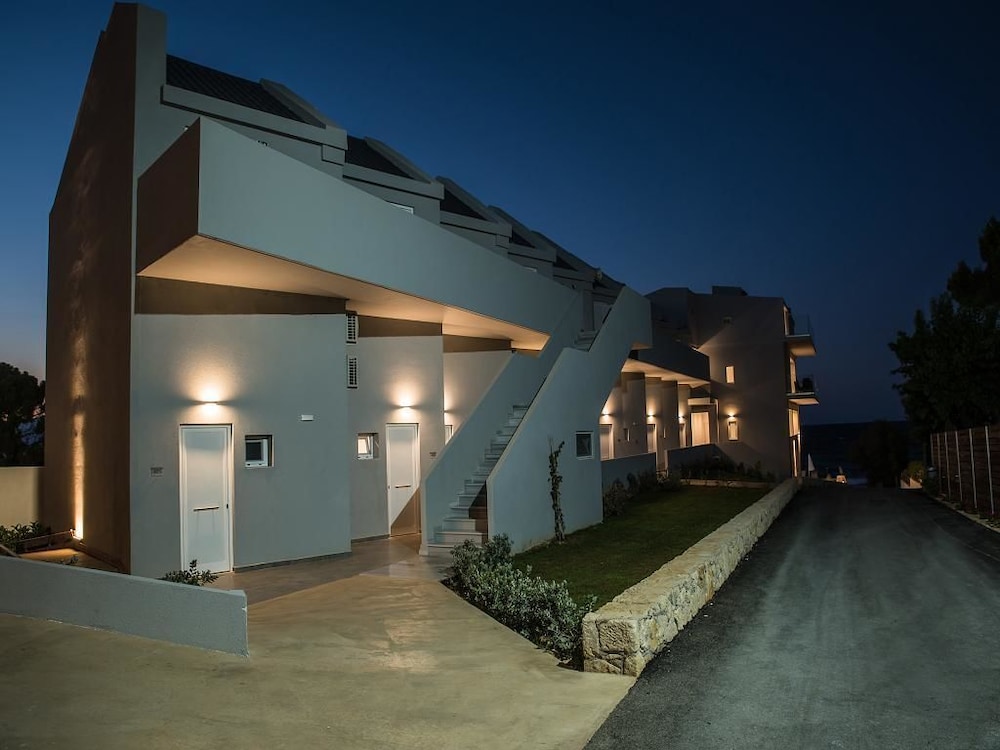 Golden Coast Resort 39/46