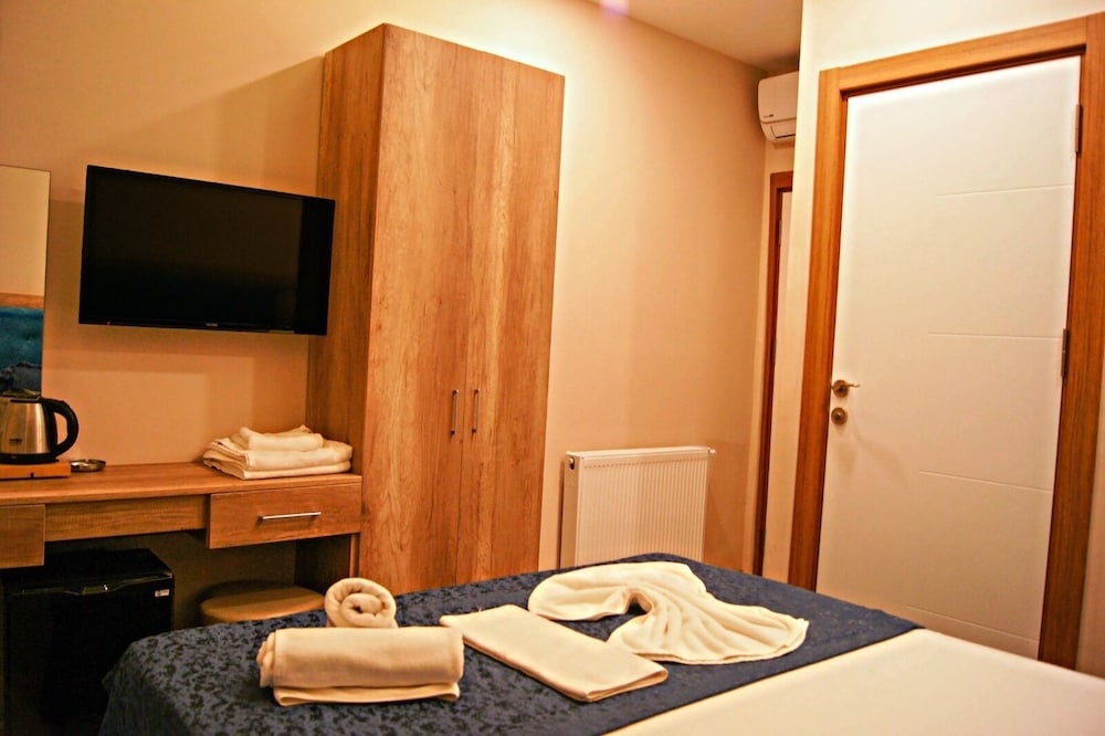 City, Suite, 1 King and 1 Single Beds