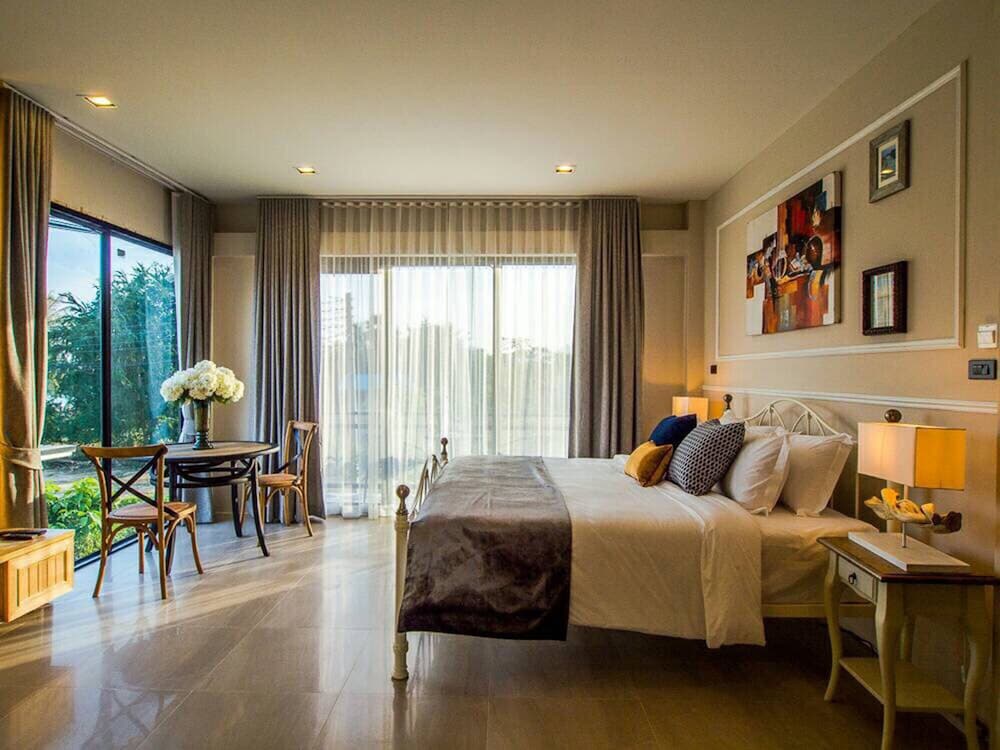 DELUXE, DOUBLE BED