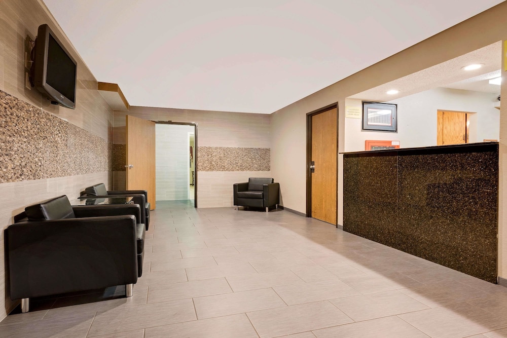 Super 8 By Wyndham Mentor/Cleveland Area 8/31