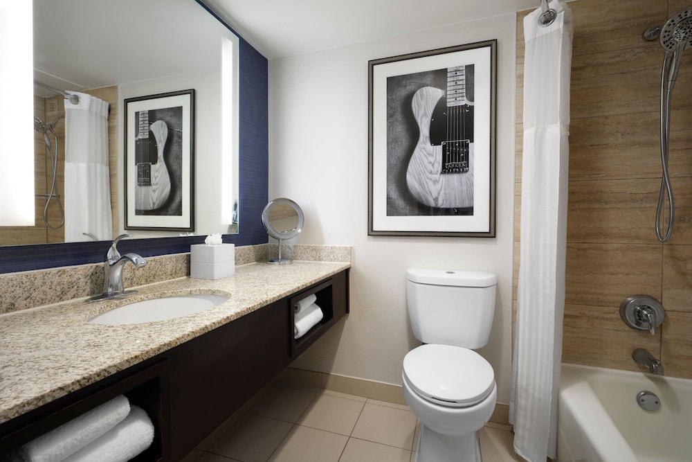Nashville Airport Marriott 70/72