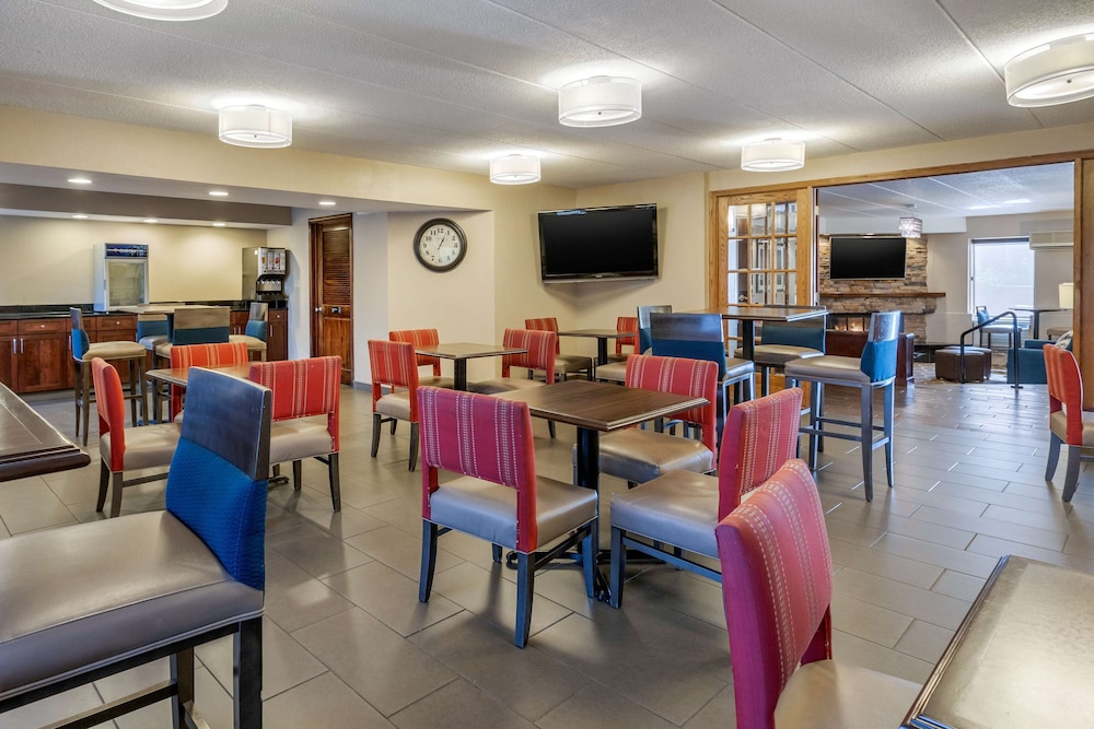 Comfort Inn Grand Rapids Airport 28/35