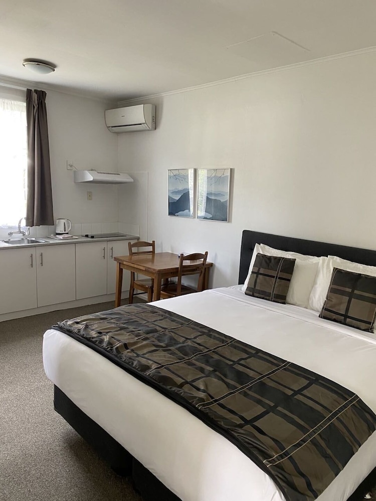 ROOM, KING BED, KITCHEN