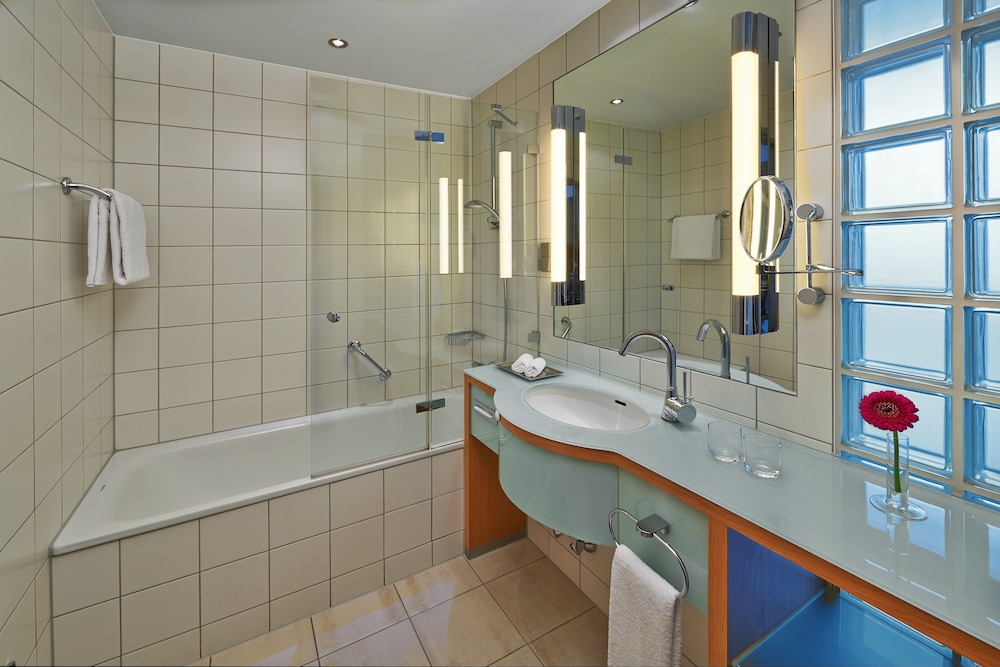 Hilton Cologne Hotel 24/74