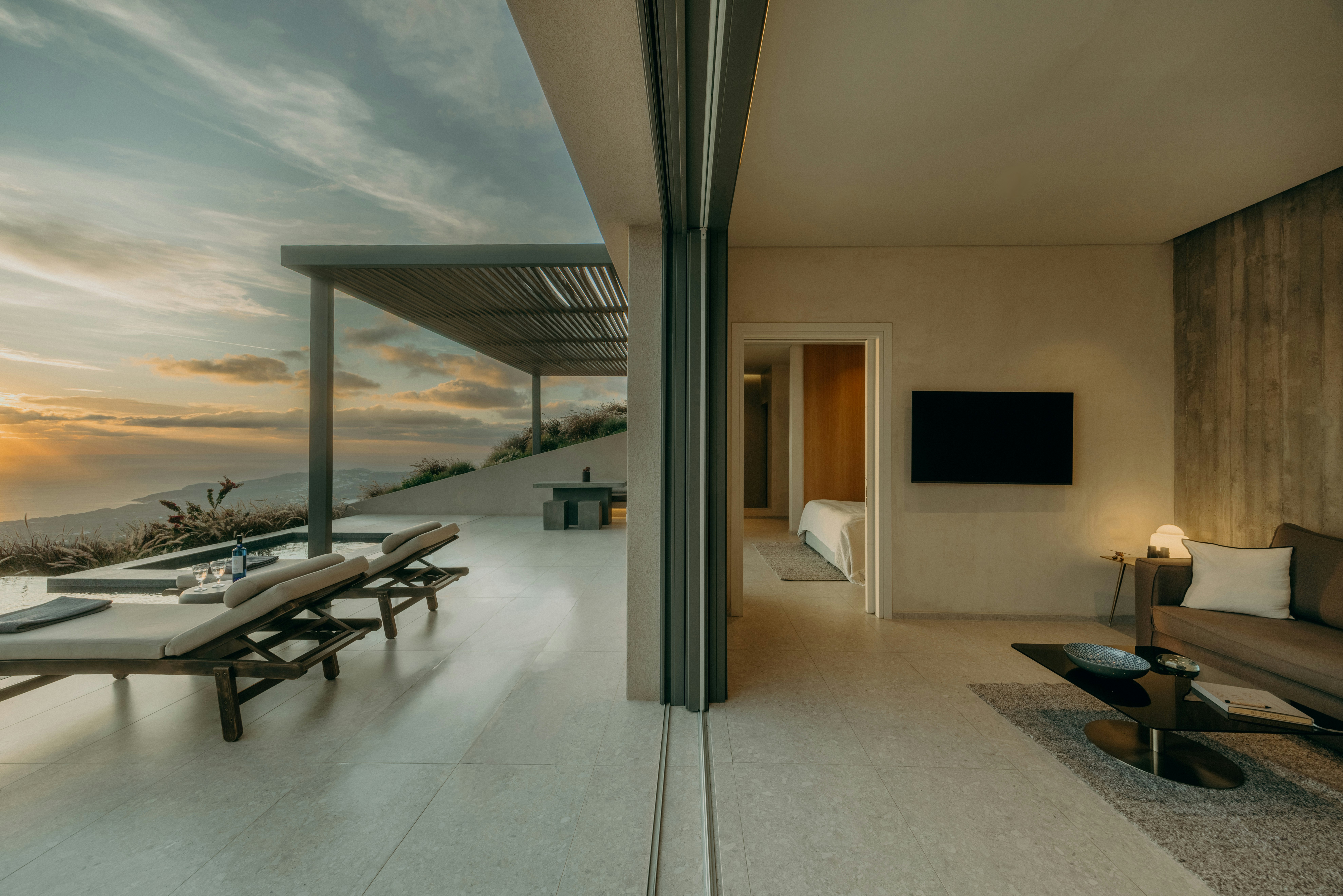 Santorini Sky Luxury Resort 25/50