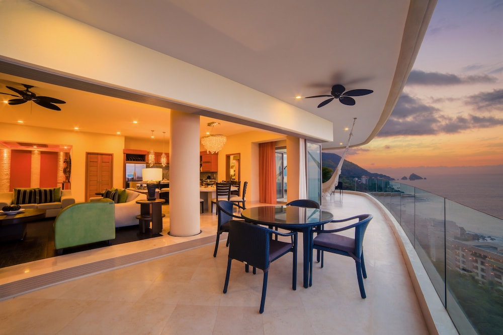 Garza Blanca Residences 58/74