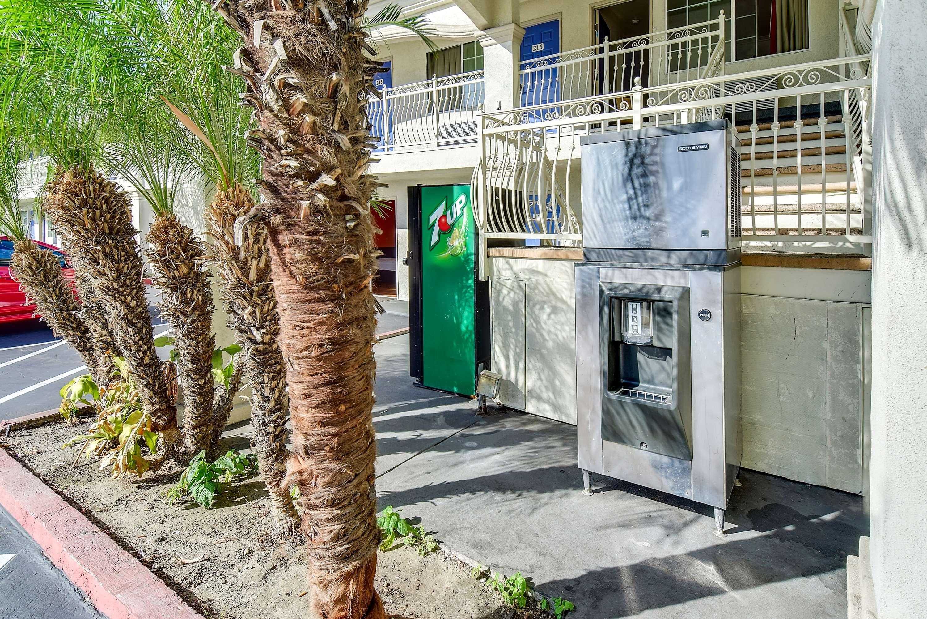 Motel6 Garden Grove, CA 34/40