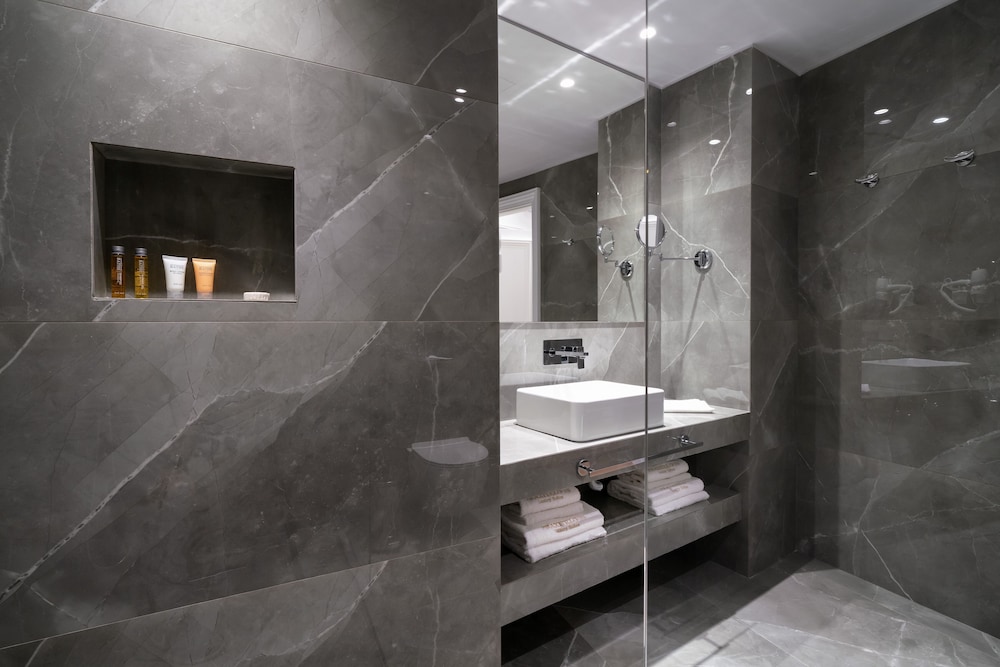 Praxitelous Luxury Suites 46/50