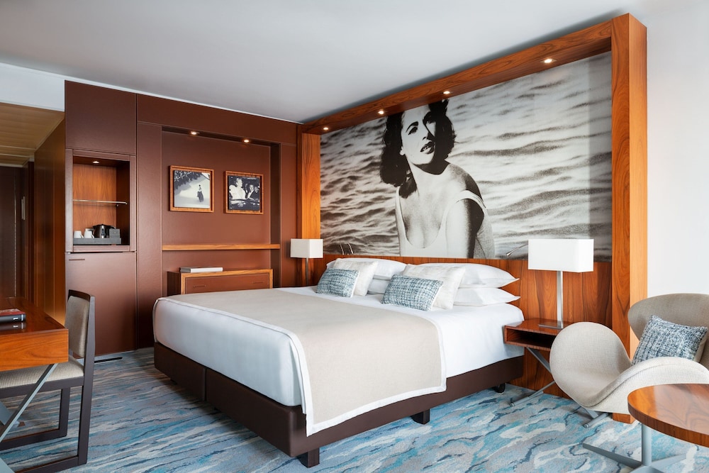 1 BEDROOM, SUITE