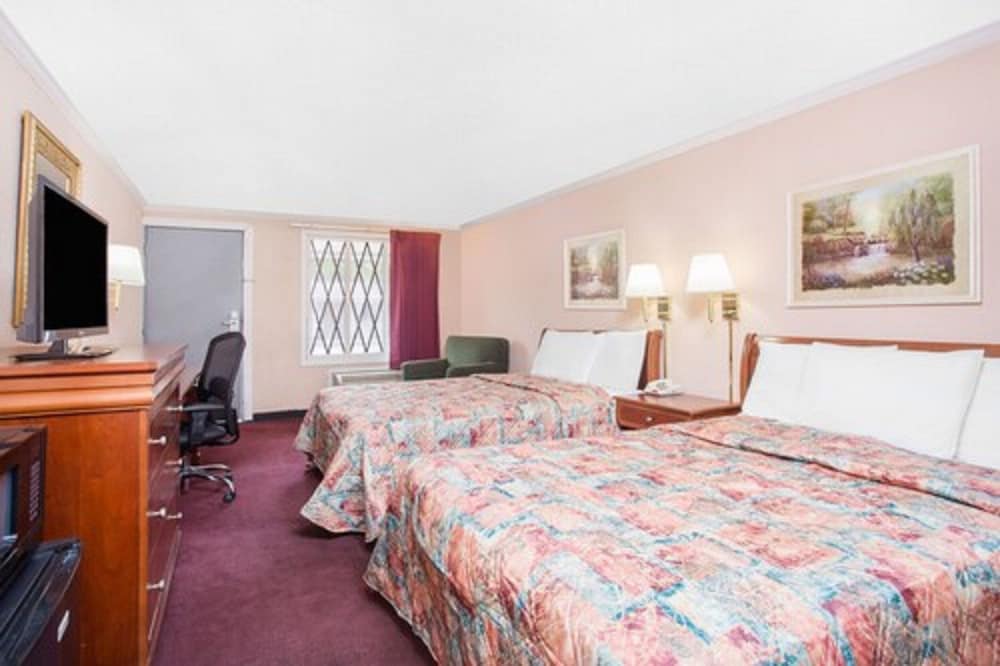 STANDARD, 2 DOUBLE BEDS, SMOKING