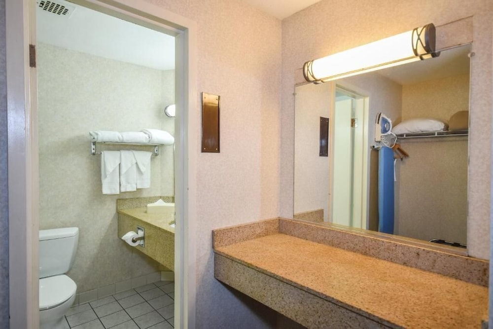 Charles River Inn 24/27