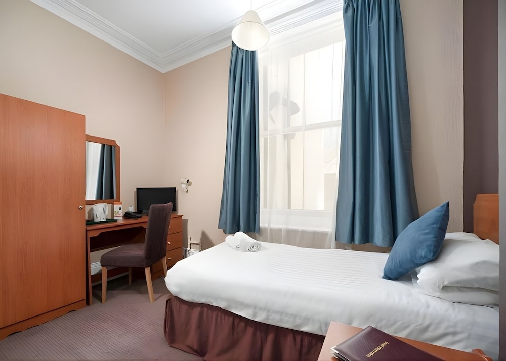 Carlton Hotel 17/68