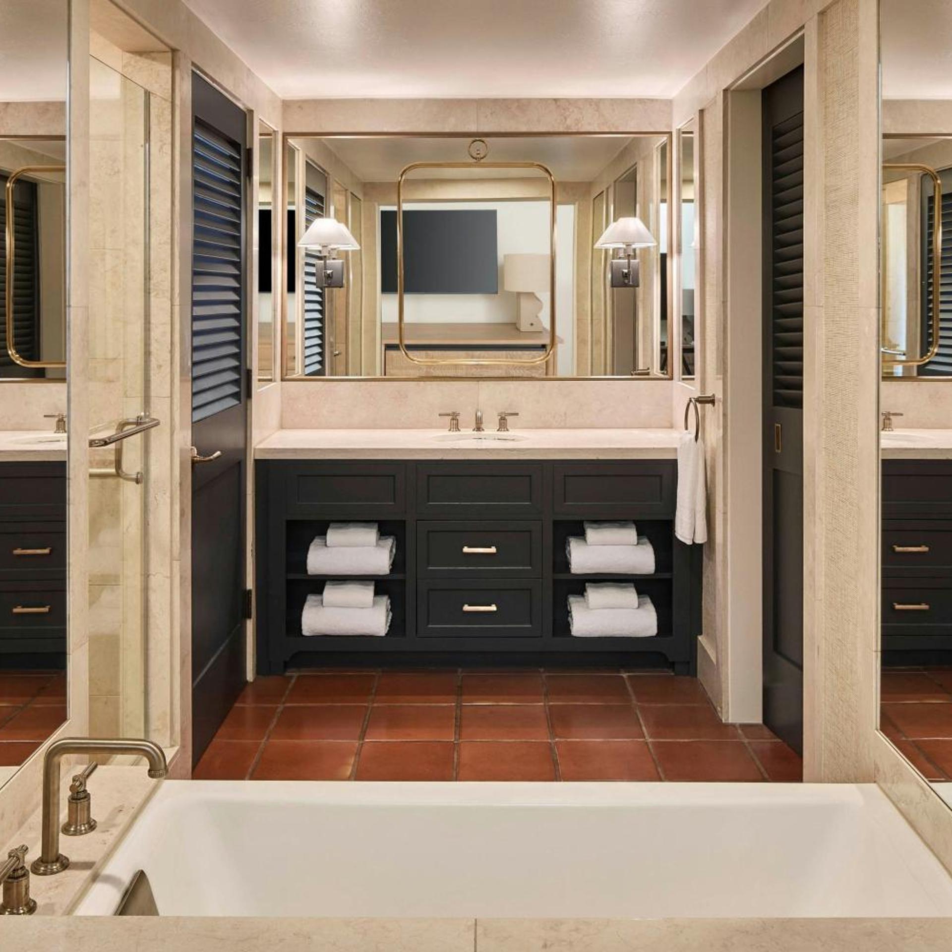 جناح بسرير كينج بشرفة بغرفة نوم واحدة مع أريكة، The Ritz-Carlton Bacara Santa Barbara 2/2