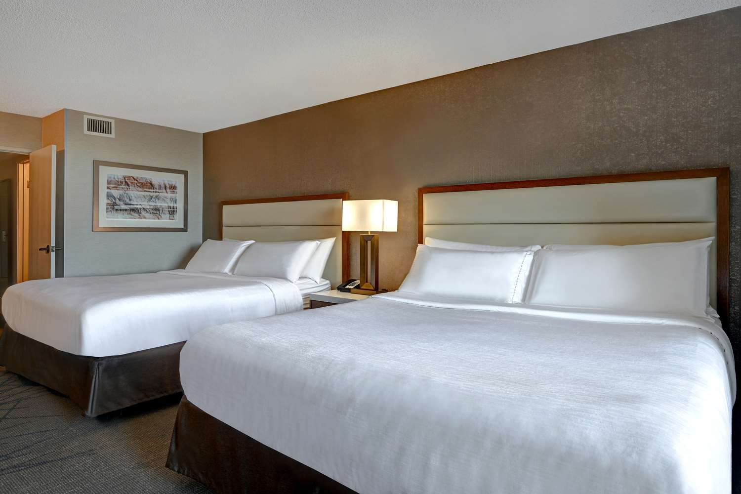 2 Rooms, Suite, Queen Bed