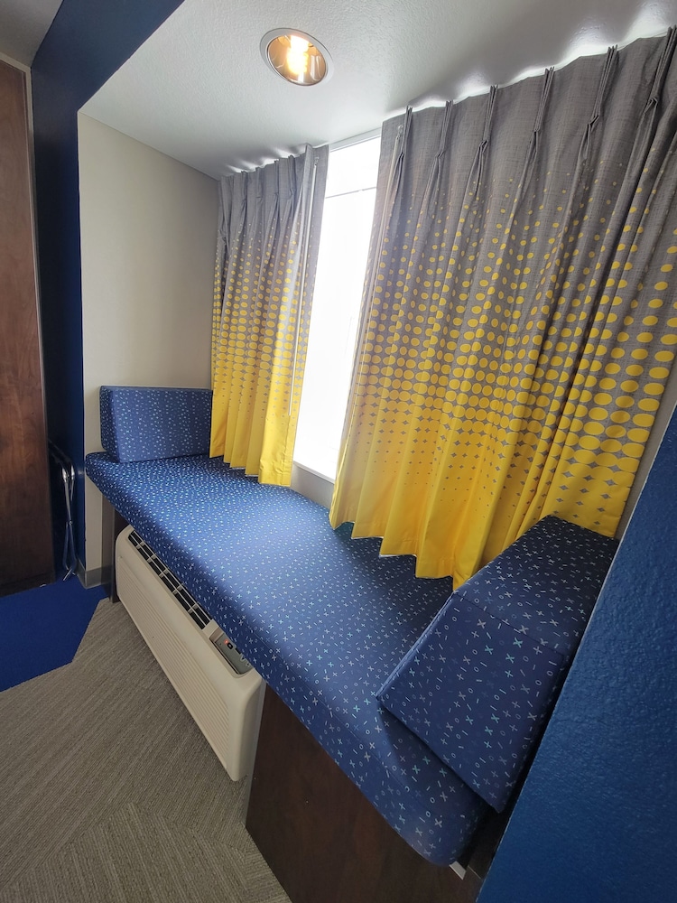 Microtel Inn Council Bluffs 26/50