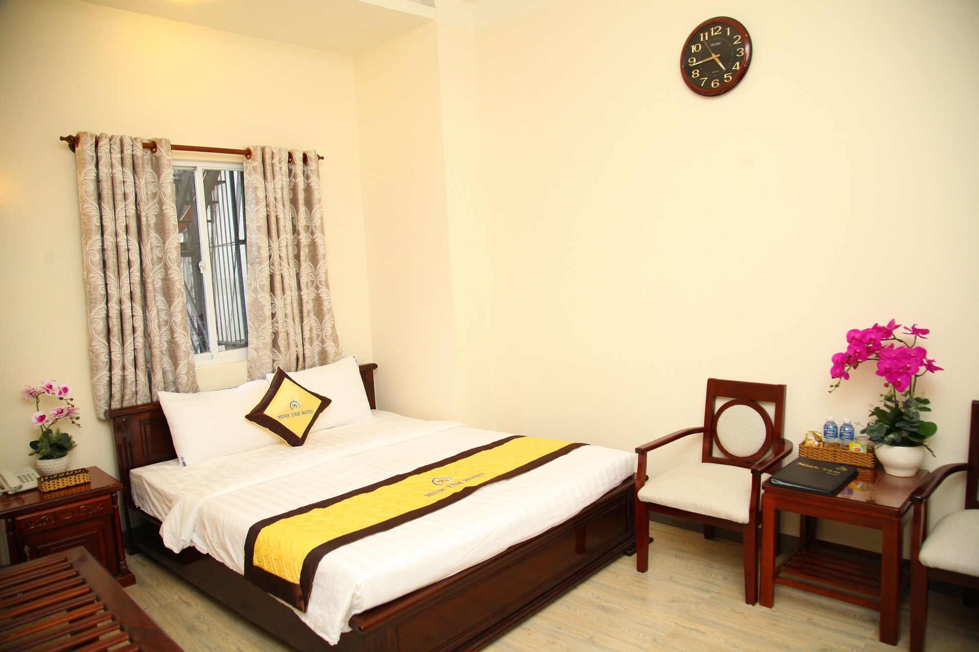 DELUXE, DOUBLE BED