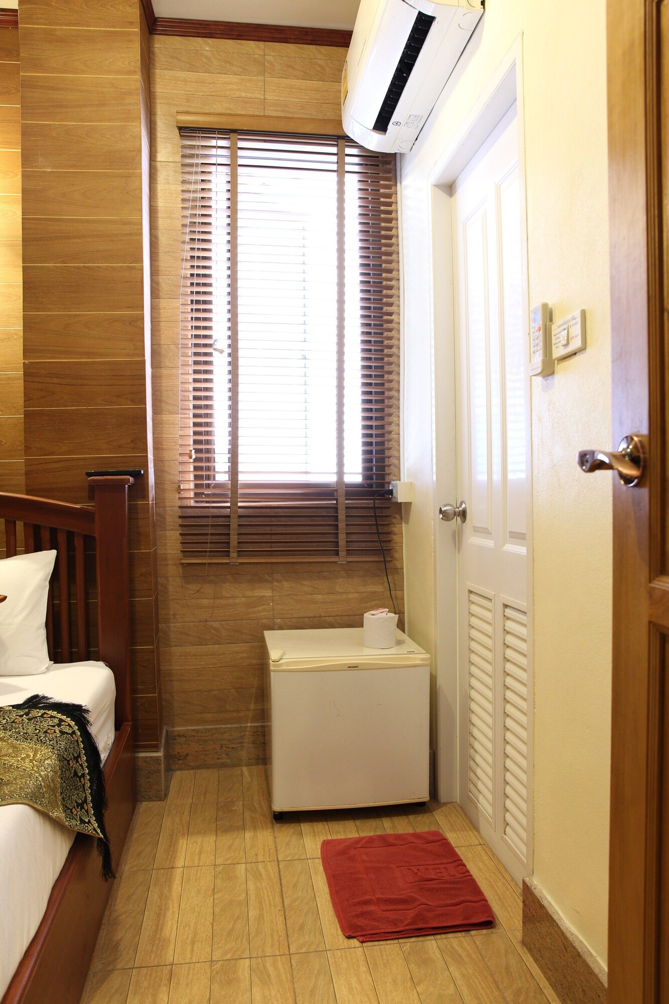 ROOM, SINGLE, SINGLE BED