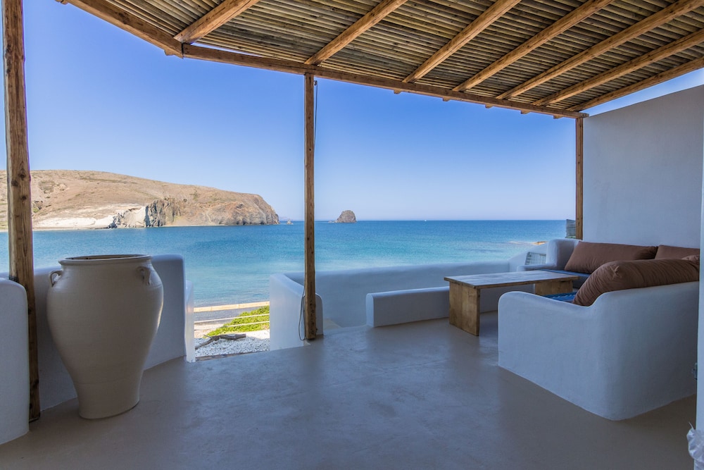 SALT SUITES & EXECUTIVE ROOMS 34/56