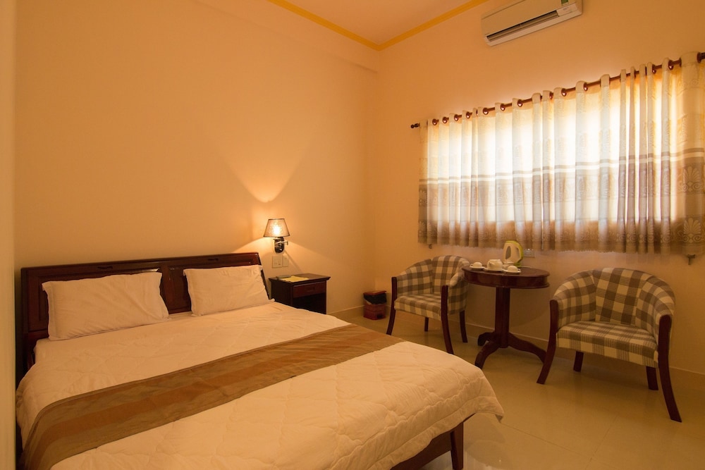 Nhat Ha Hotel 4/21
