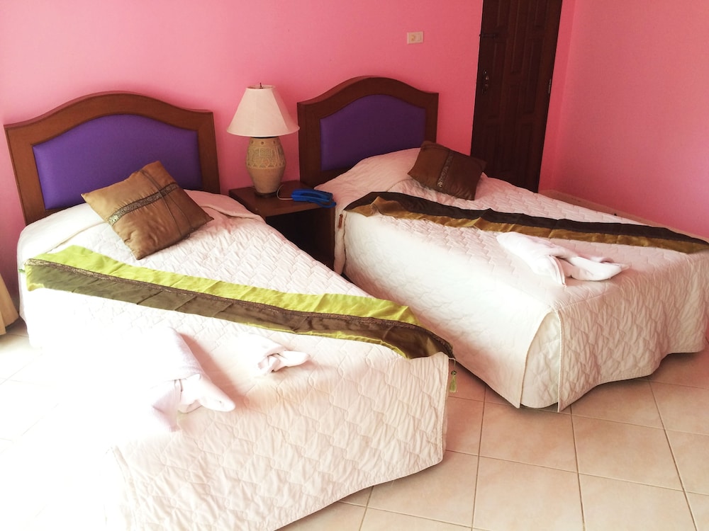 STANDARD, TWIN BEDS, MOUNTAIN SIDE, BALCONY