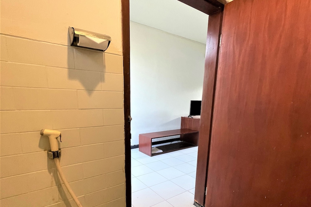 The Yani Hotel 37/57