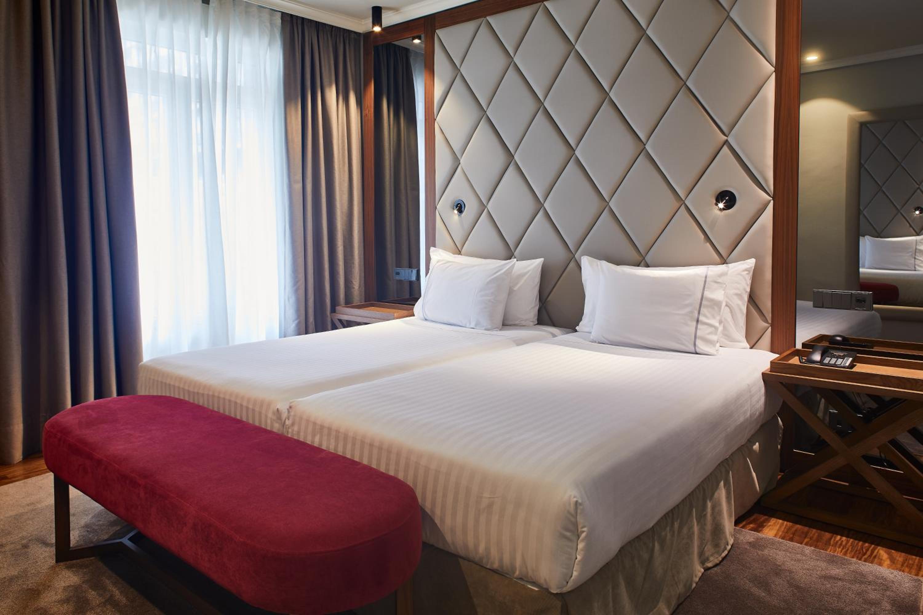 Hotel Silken Palacio Uribarren 16/46