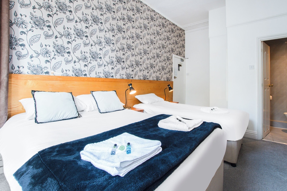OYO The Lodge Bournemouth 15/47