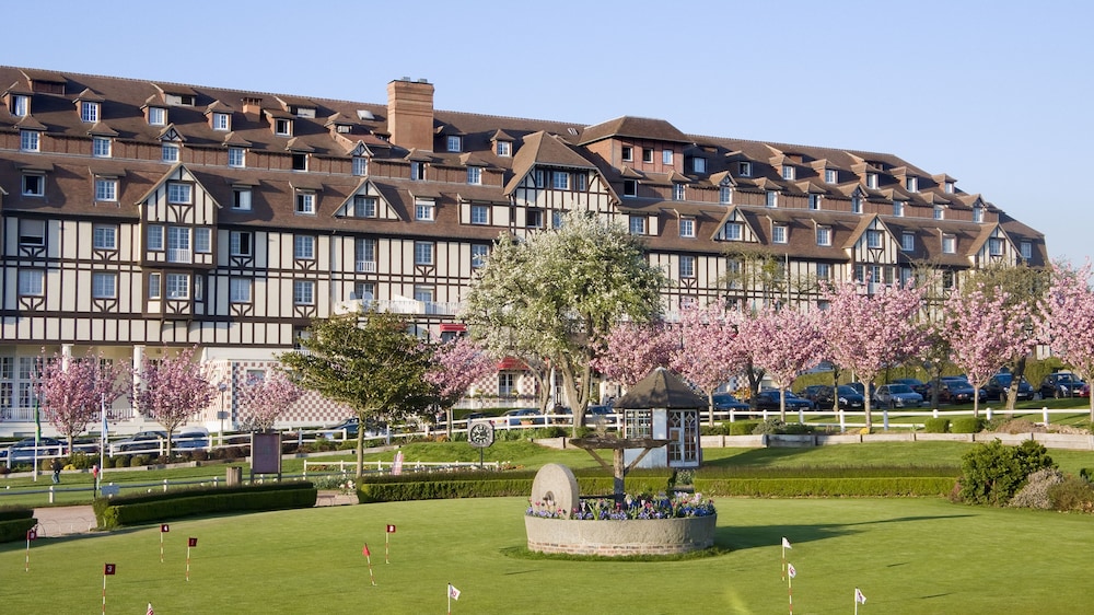 Hotel Barriere L Hotel Du Golf 3/75