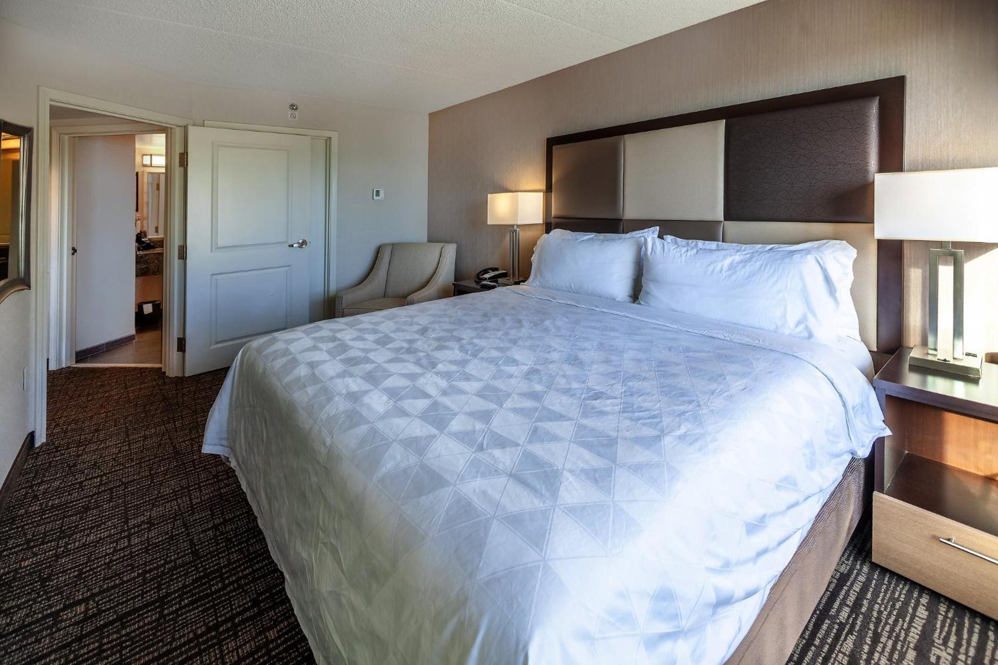 1 Bedroom, Suite, King Bed, Sofa, Accessible