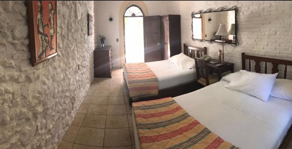 Hotel Du Roi Christophe 7/37