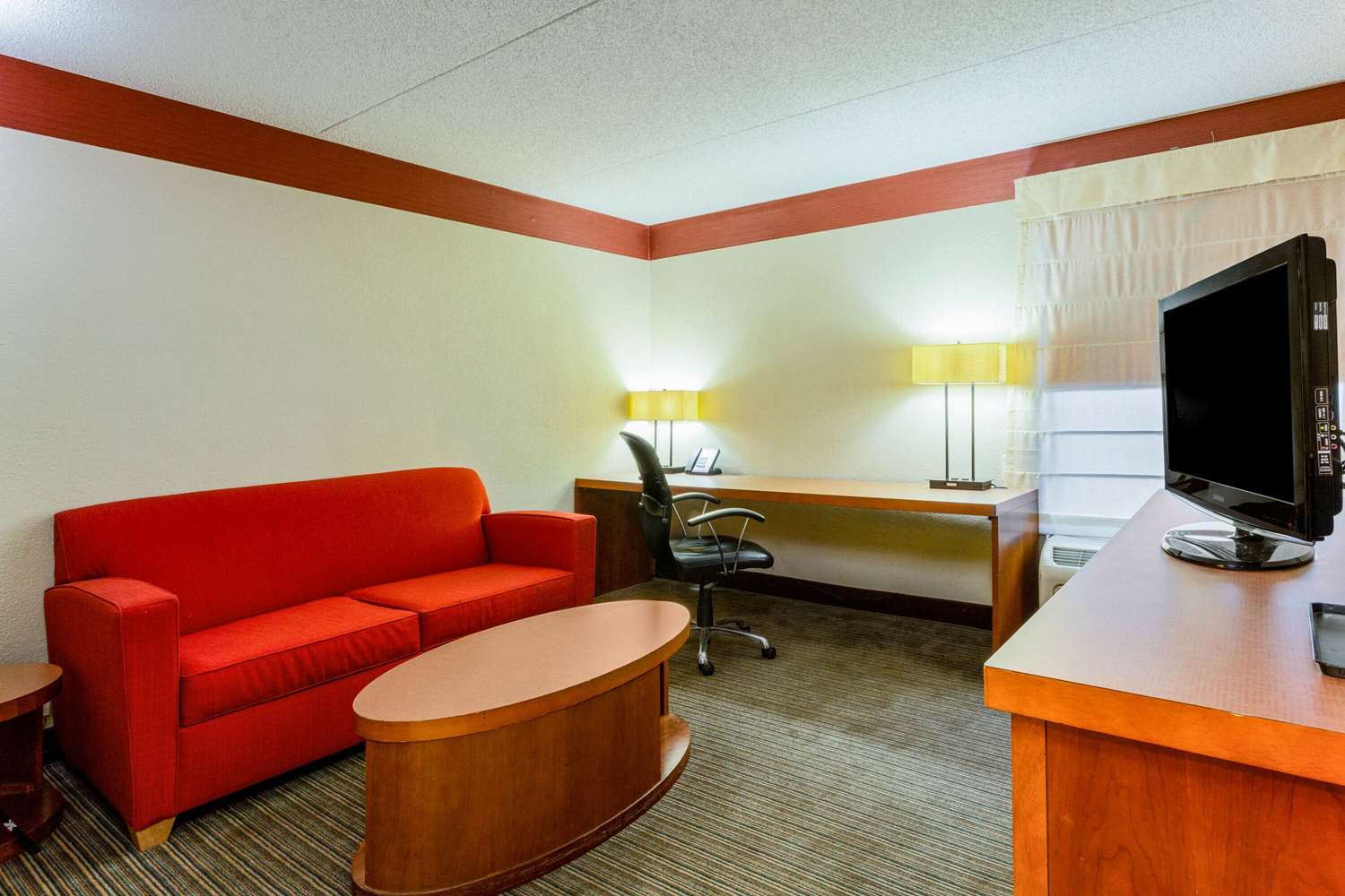 Spark by Hilton Charlotte Airport North 24/37