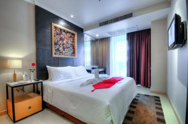 1 BEDROOM, ADMIRALS, PLUS