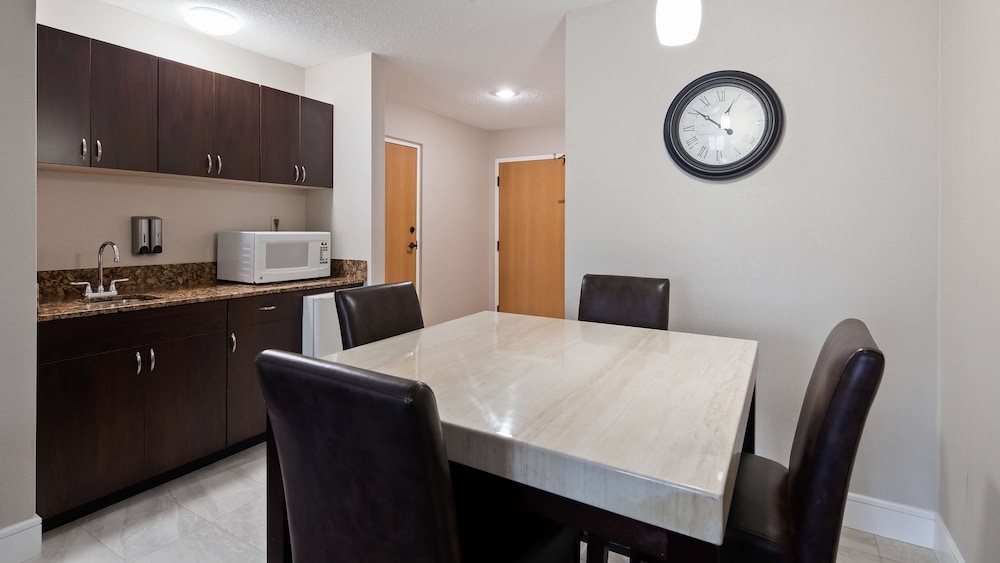 Best Western Plus Ambassador Suites Venice 7/40