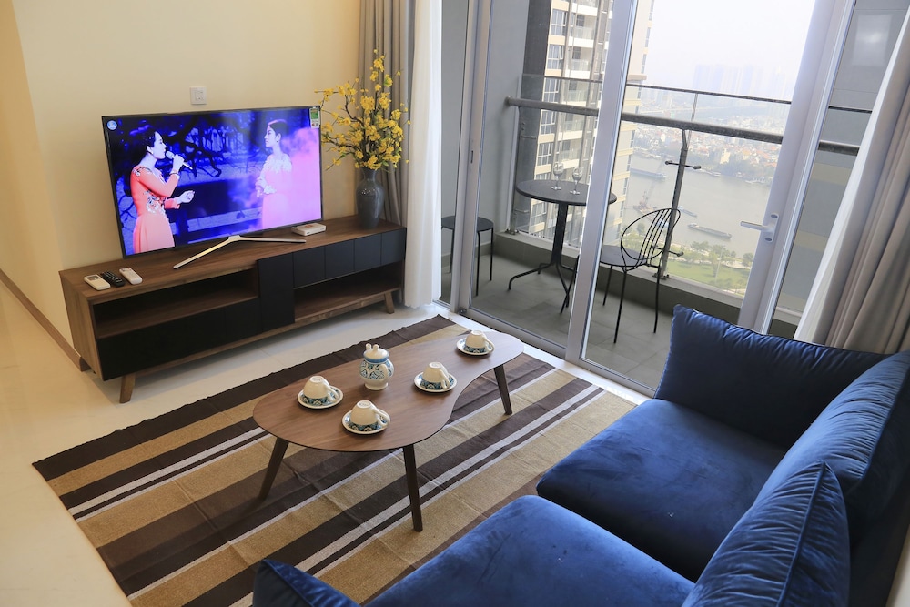 High-Floor River-View Apartment 27/50