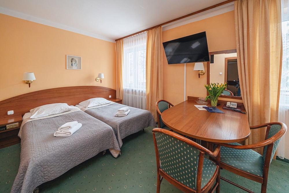 ROOM, TRIPLE