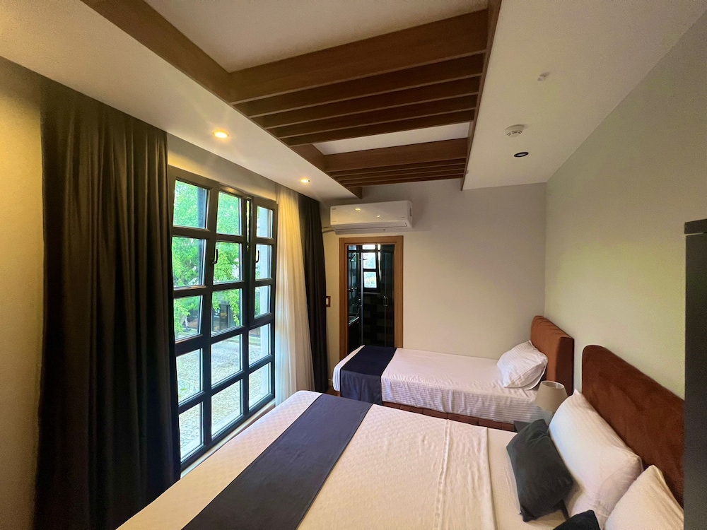 Beta Hotel 5/37