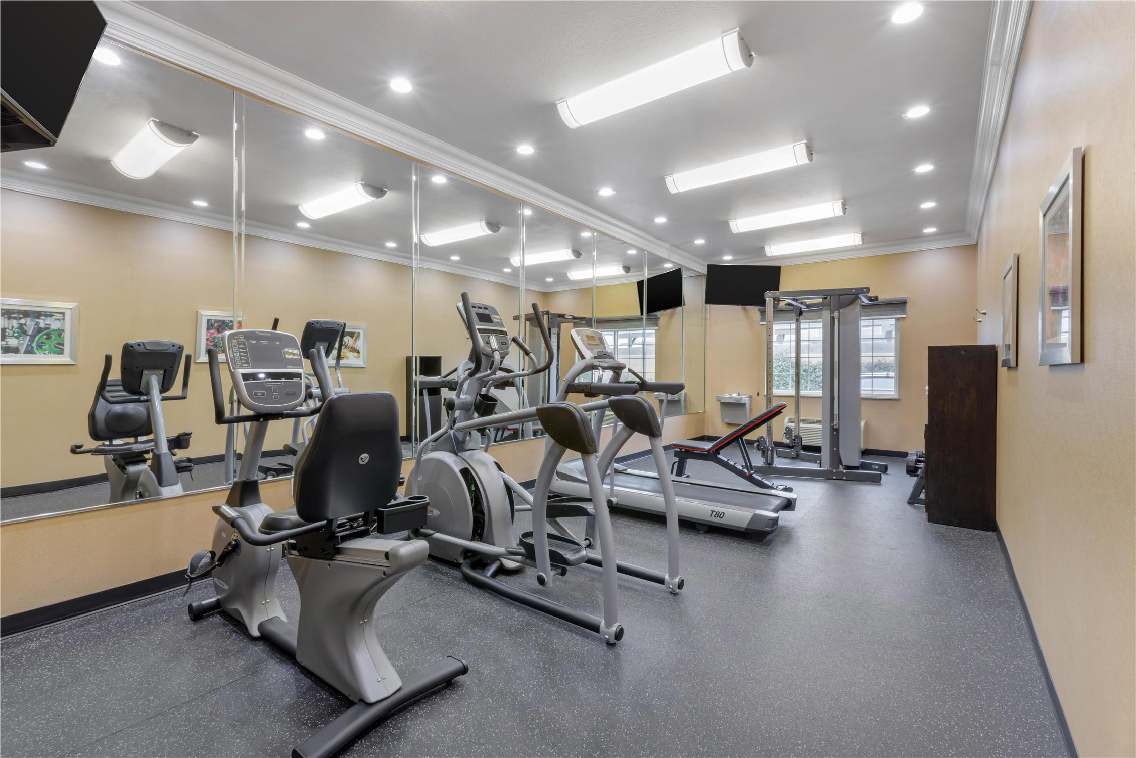 Best Western Plus Wasco Inn & Suites 38/63
