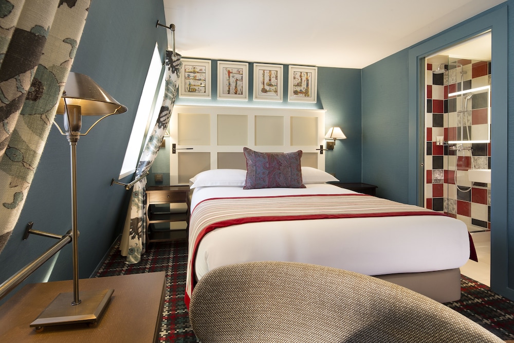 ROOM, DOUBLE BED