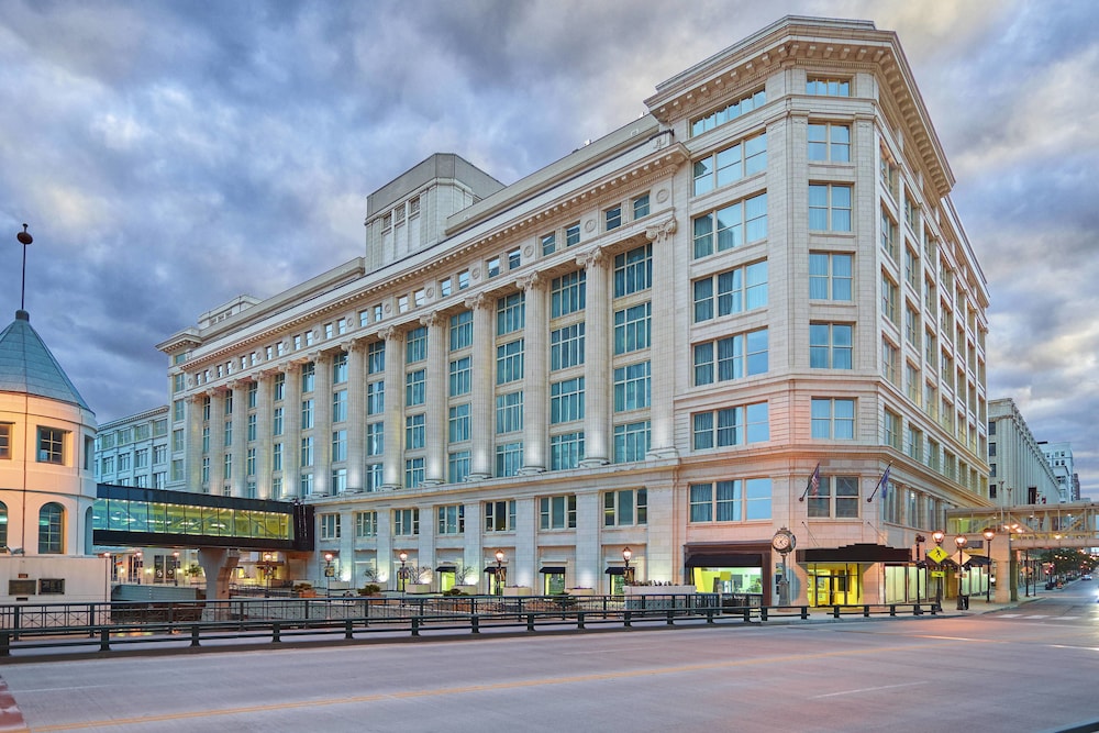Residence Inn Milwaukee Downtown by Marriott 1/54