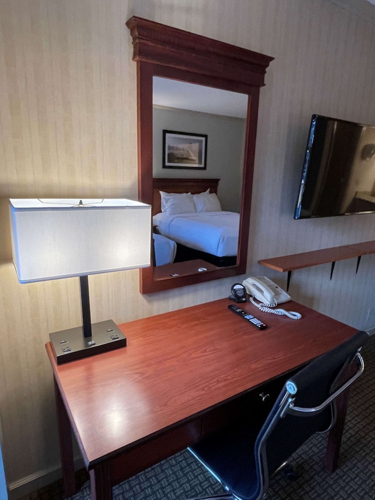 Surestay Plus Hotel By Best Western Mountain View 65/70