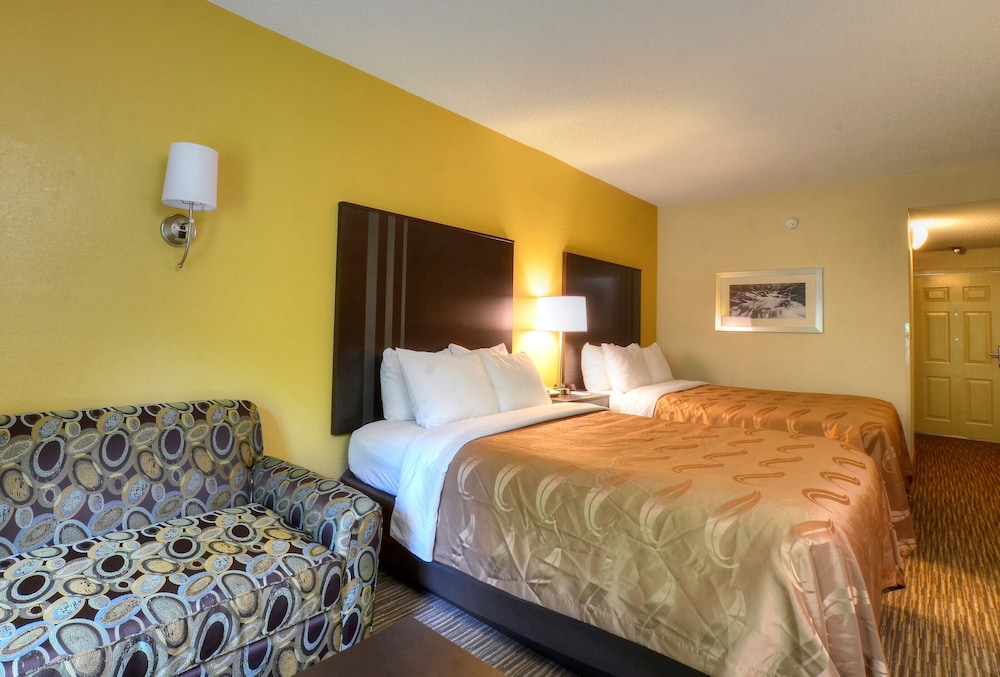 Room, 2 Queen Beds, Balcony