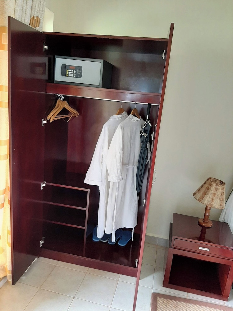 AA Lodge Amboseli 50/50